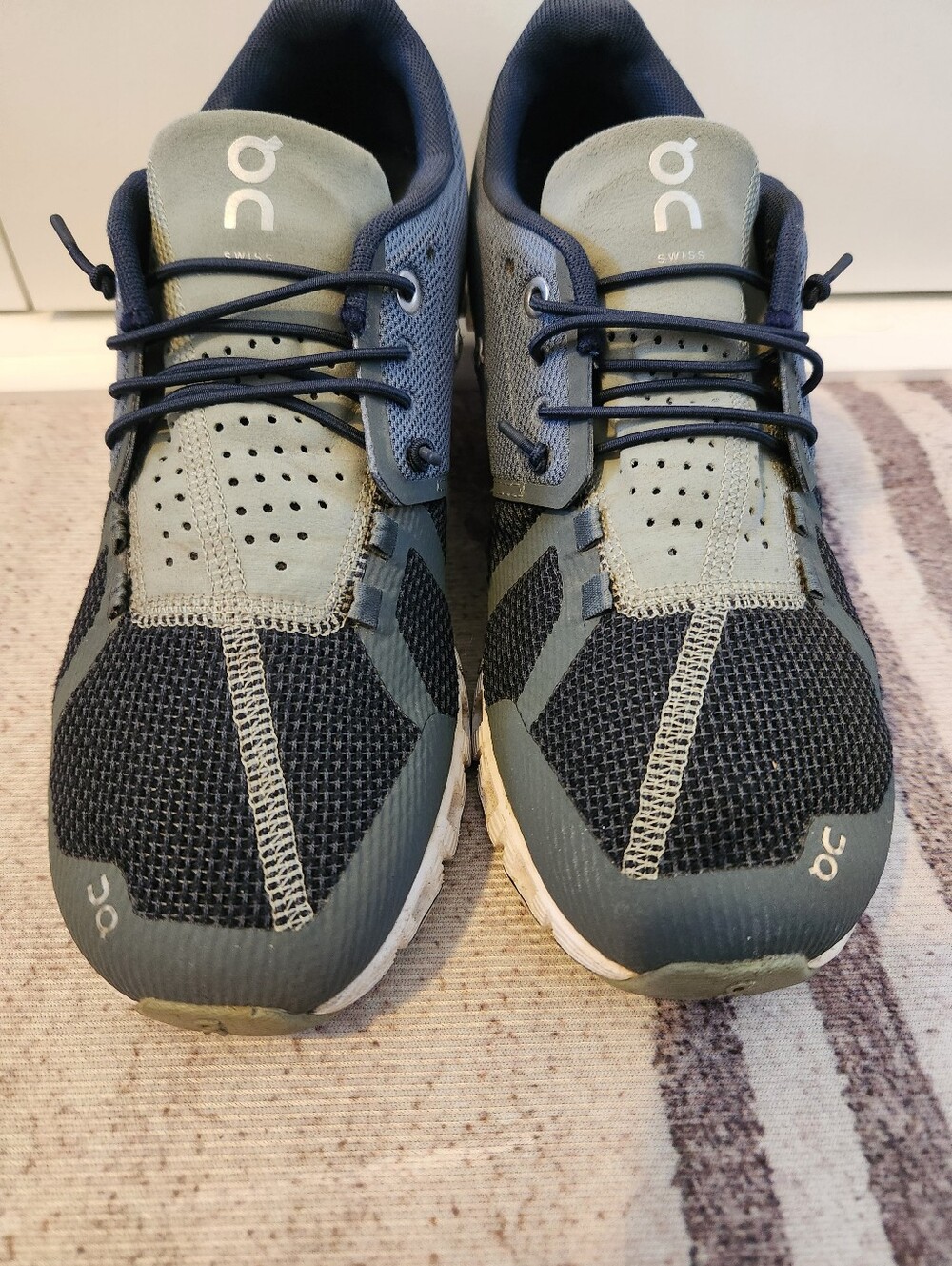 On Running Cloud Mens Sneakers Grey / Black / Navy (US 8 / EU 41) - Picture 4 of 8